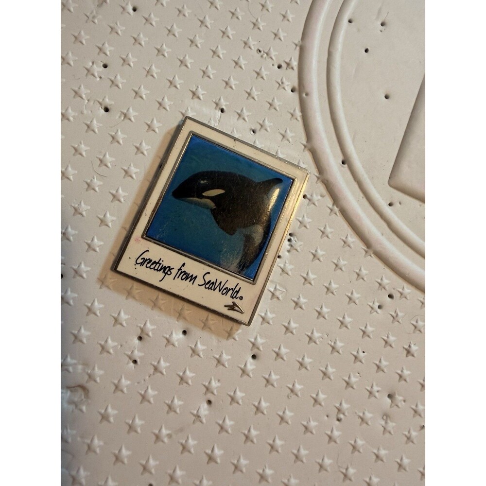 SeaWorld Greetings from SeaWorld Orca Killer Whale Collectible Pin Portrait
